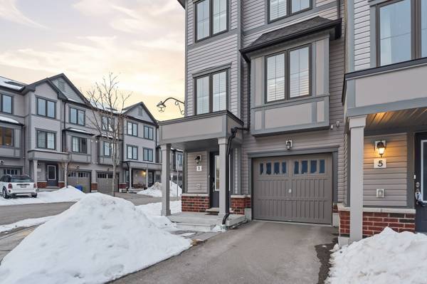 1 Loana LN, Clarington, ON L1C 7G9