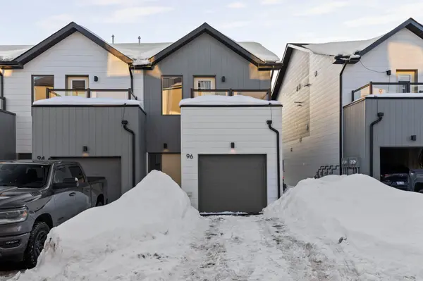 96 Sunshine LN, Orillia, ON L3V 7L8