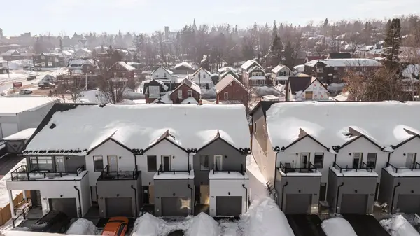 96 Sunshine LN, Orillia, ON L3V 7L8