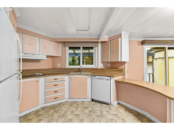 5585 LAKEVIEW DR, Florence, OR 97439