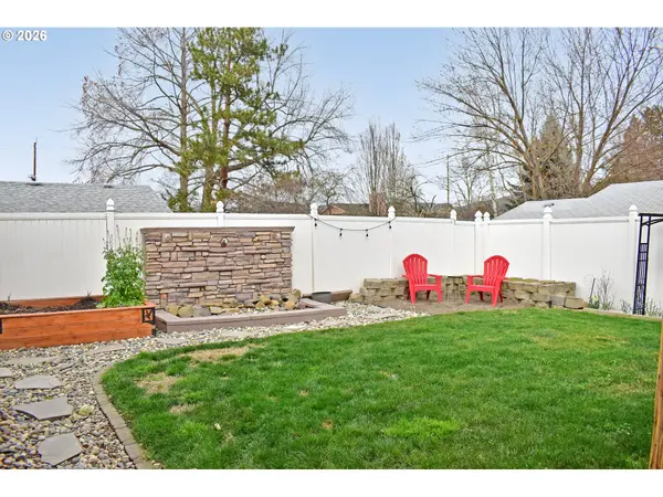 904 N KEENE WAY DR, Medford, OR 97504