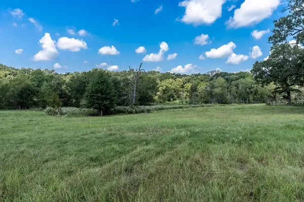 4149 An County Road 2202, Palestine, TX 75803