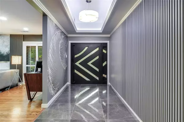 Dallas, TX 75240,6566 Ridgeview Circle