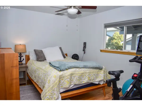 794 N KEENE WAY DR, Medford, OR 97504