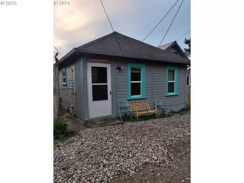317 N BEACON ST, Rockaway Beach, OR 97136