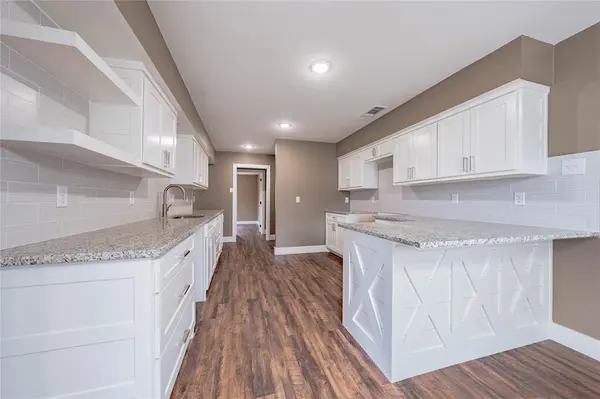 Gun Barrel City, TX 75156,123 Camino Robles Street