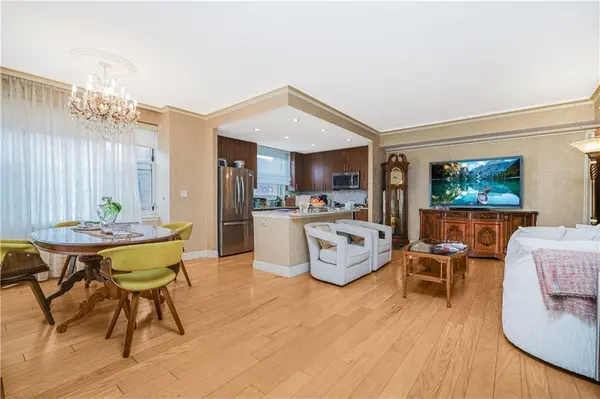 50 Oceana DR West #4B, Brooklyn, NY 11235