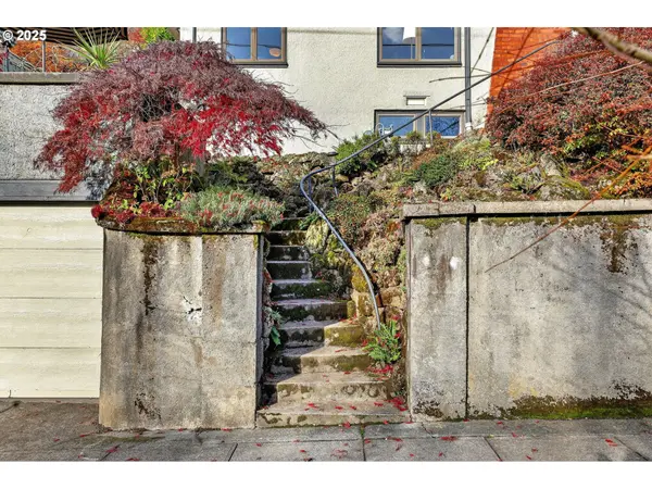 2207 NE RIDGEWOOD DR, Portland, OR 97212