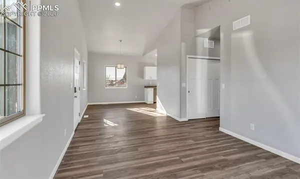 10 Heatherwood LN, Pueblo, CO 81008