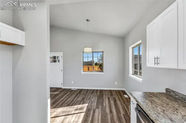 10 Heatherwood LN, Pueblo, CO 81008