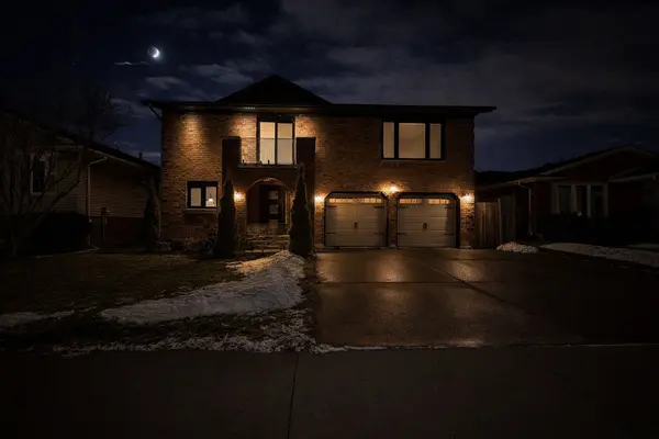 7623 Chorozy ST, Niagara Falls, ON L2H 2P1