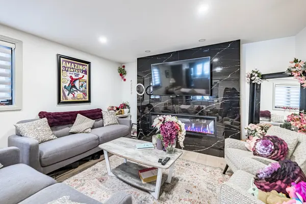 7623 Chorozy ST, Niagara Falls, ON L2H 2P1