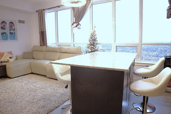 7161 Yonge ST #PH2-08, Markham, ON L3T 0C8