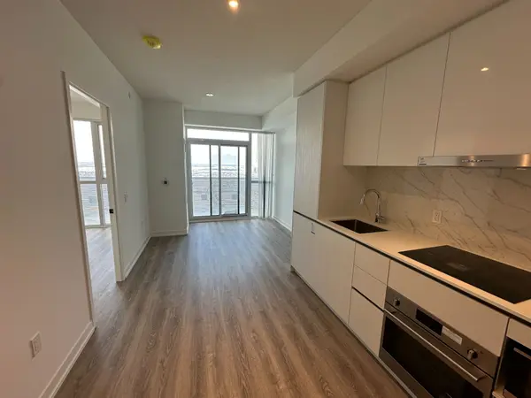 8 Interchange WAY #5703, Vaughan, ON L4K 5Z7