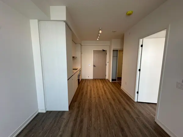 8 Interchange WAY #5703, Vaughan, ON L4K 5Z7