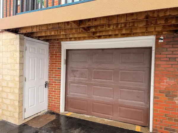 3421 Ellengale DR W #Lower Unit, Mississauga, ON L5C 1Z5