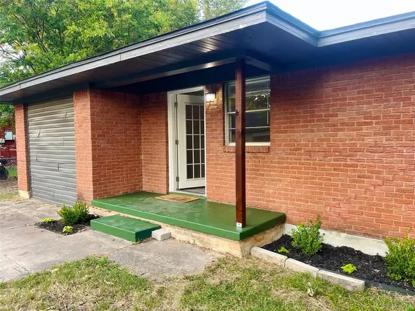 1108 Locust Street, Gainesville, TX 76240