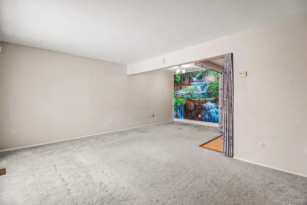 29960 City Center DR ##1, Warren, MI 48093