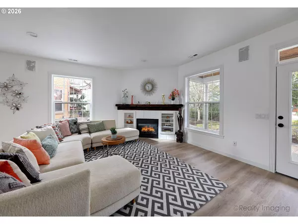 Fairview, OR 97024,872 NE PACIFIC DR