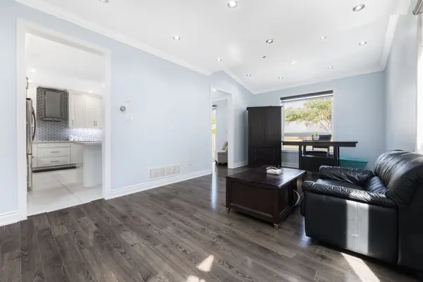 43 Susan AVE, Brampton, ON L6Y 5N5