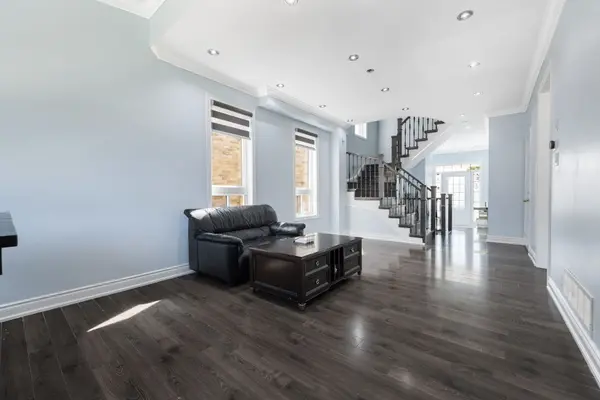 43 Susan AVE, Brampton, ON L6Y 5N5