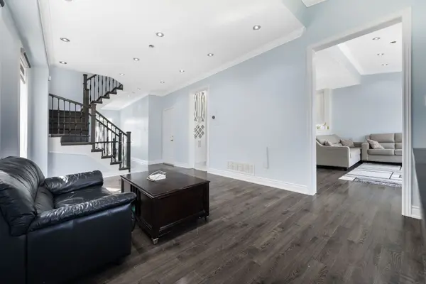 43 Susan AVE, Brampton, ON L6Y 5N5