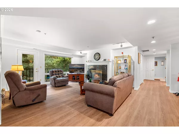 Portland, OR 97230,15420 NE KNOTT ST #18