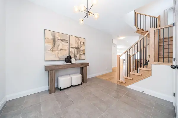 223 Otterbein RD, Kitchener, ON N2B 0A8