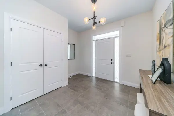 223 Otterbein RD, Kitchener, ON N2B 0A8