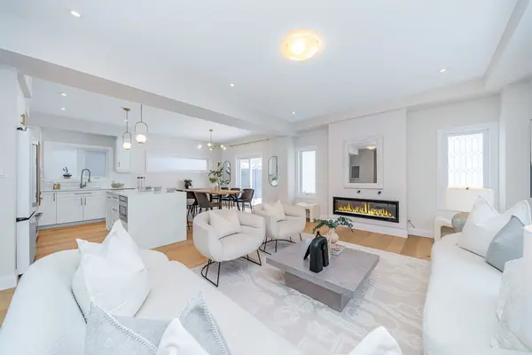 223 Otterbein RD, Kitchener, ON N2B 0A8