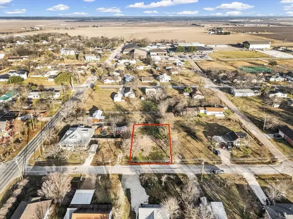 605 E Adams Street, Itasca, TX 76055