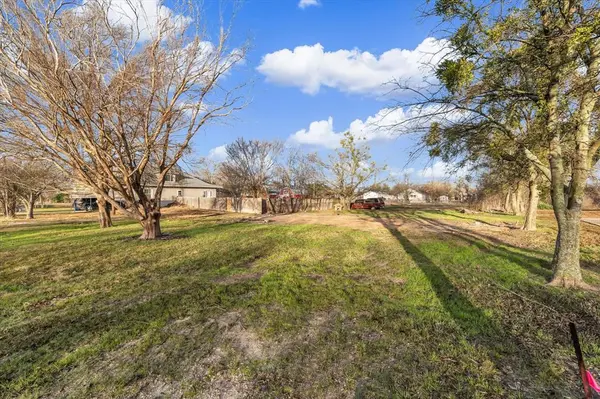 605 E Adams Street, Itasca, TX 76055