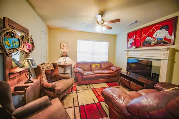 128 Oak Creek Street, Jacksboro, TX 76458