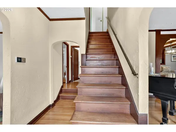 2207 NE RIDGEWOOD DR, Portland, OR 97212