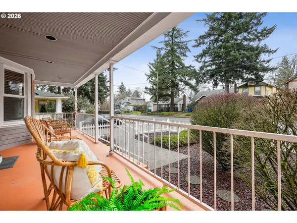 7427 SE WOODSTOCK BLVD, Portland, OR 97206