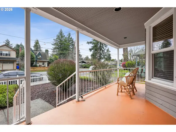 7427 SE WOODSTOCK BLVD, Portland, OR 97206