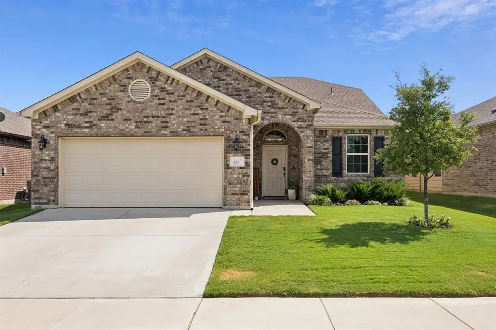 337 Emerald Creek Drive, Fort Worth, TX 76131