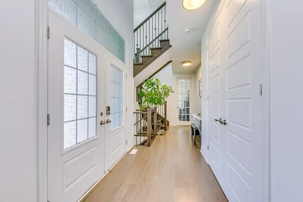 1392 Hydrangea GDNS, Oakville, ON L6H 7G1