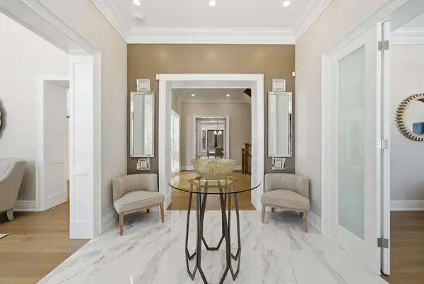 18 Dexshire DR, Ajax, ON L1Z 0T8