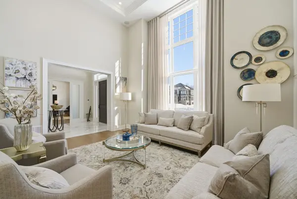 18 Dexshire DR, Ajax, ON L1Z 0T8