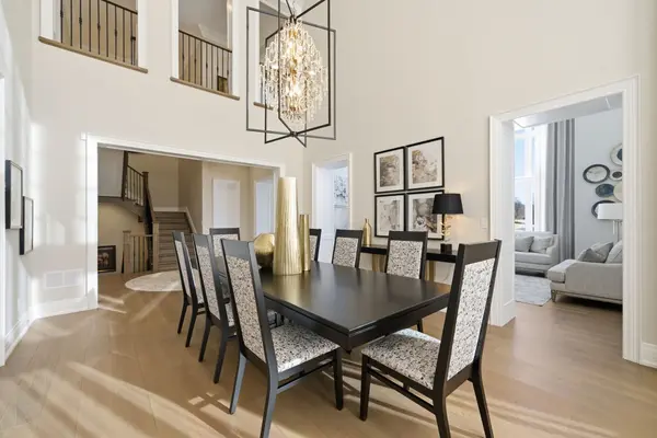 18 Dexshire DR, Ajax, ON L1Z 0T8