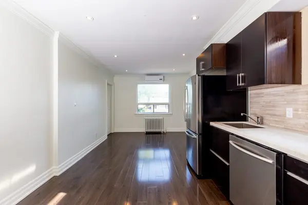 253 Lakeshore RD E #B, Mississauga, ON L5G 1G8