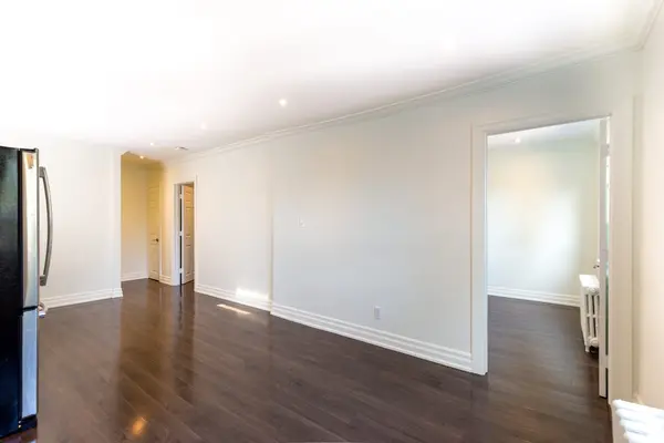 253 Lakeshore RD E #B, Mississauga, ON L5G 1G8