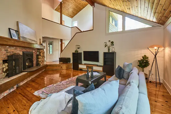 869 North Mary Lake RD, Huntsville, ON P1H 1S4