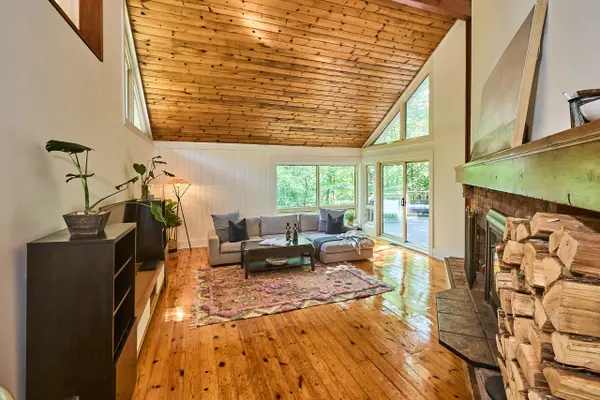 869 North Mary Lake RD, Huntsville, ON P1H 1S4