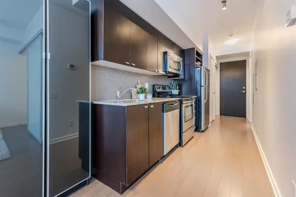 105 The Queensway AVE #2012, Toronto W01, ON M6S 5B5