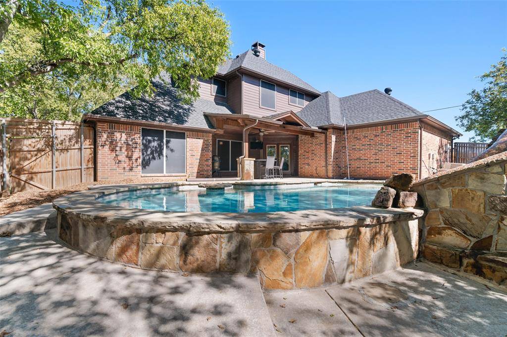 334 Lakecrest Drive, Lakewood Village, TX 75068
