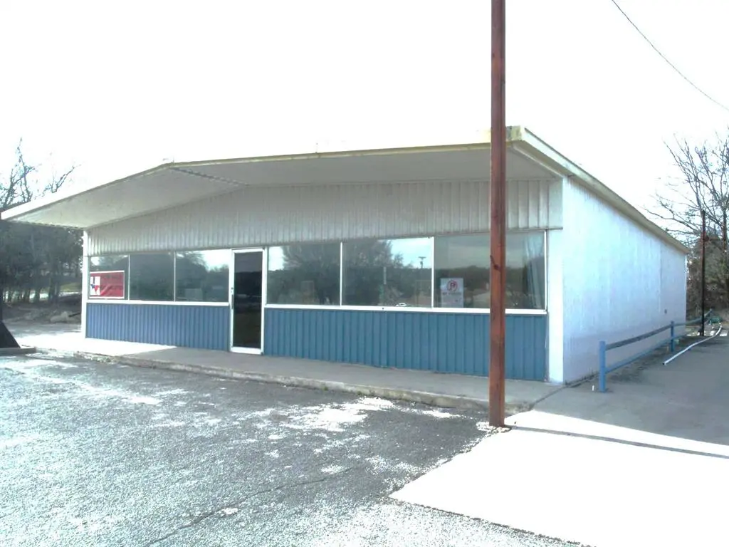 705 N Commercial, Goldthwaite, TX 76844