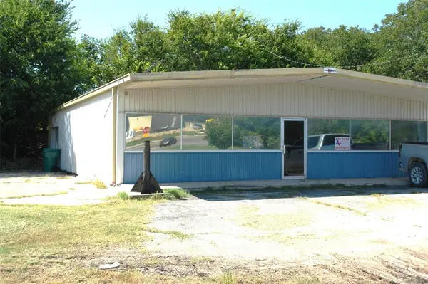 705 N Commercial, Goldthwaite, TX 76844