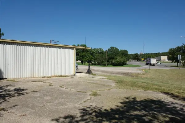 705 N Commercial, Goldthwaite, TX 76844